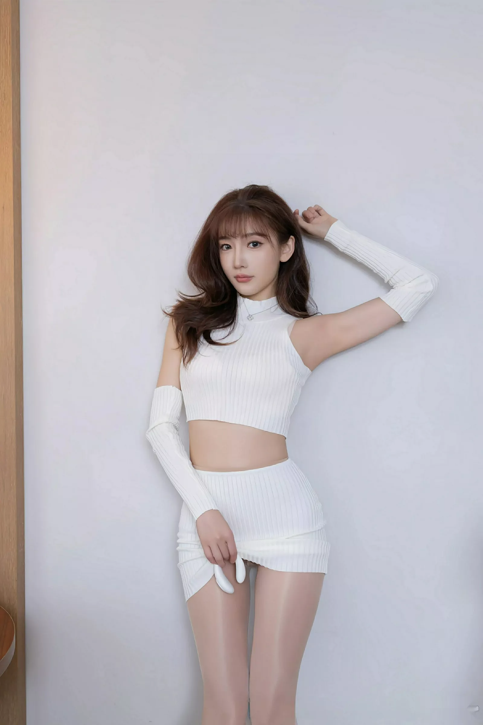 秀人集.com_[XiuRen秀人网]No.10608_模特陆萱萱性感白色短裙套装配超薄肉丝秀柔美身姿诱惑写真80P