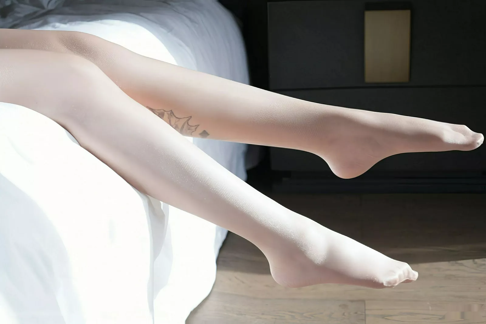 秀人集.com_[XiuRen秀人网]No.10587_女神妲己_Toxic性感彩色镂空情趣服饰配超薄肉丝秀翘臀诱惑写真70P