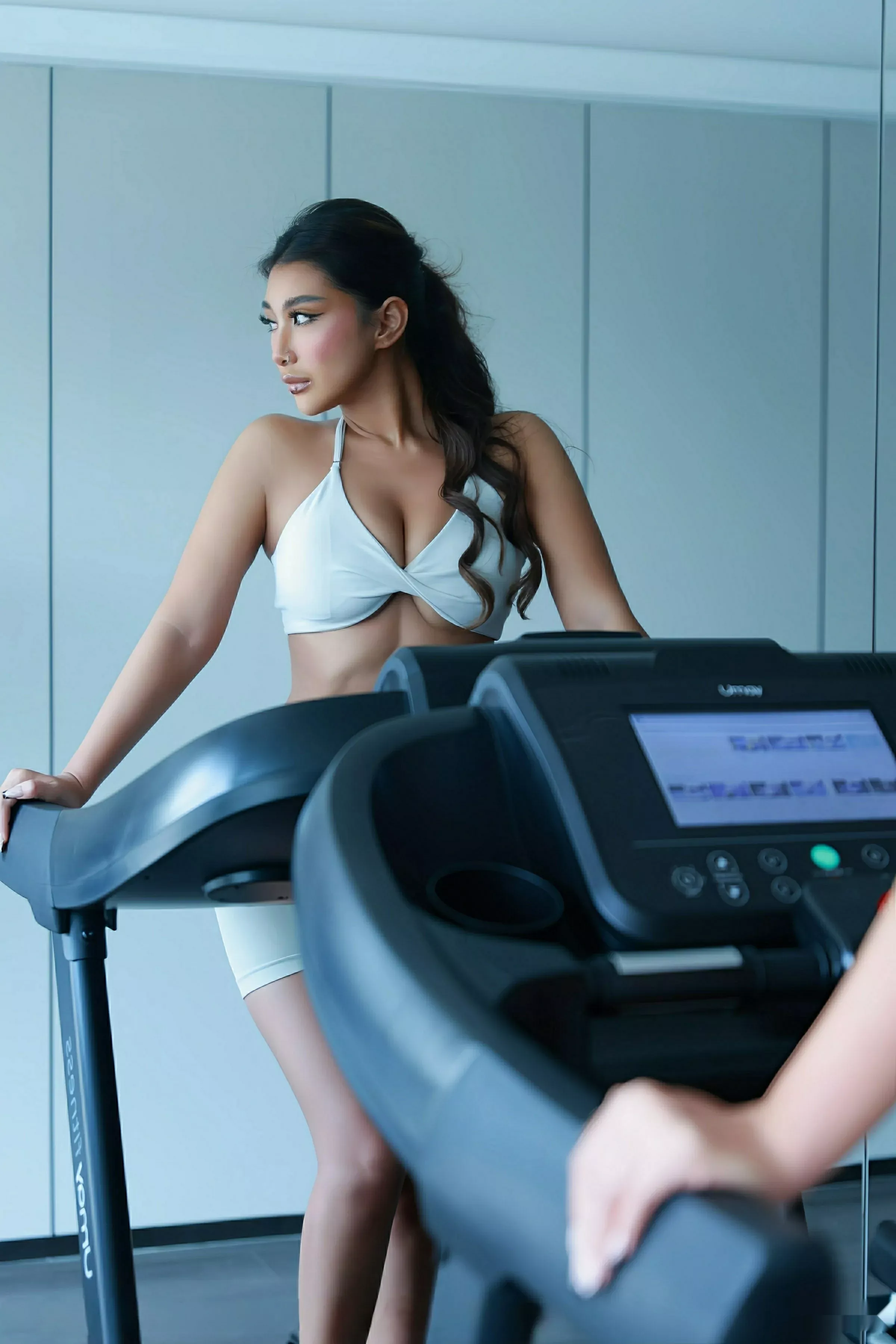 秀人集.com_[XiuRen秀人网]No.10621_新人模特FE-健身房性感白色运动服露健康肤色秀曼妙身姿诱惑写真65P