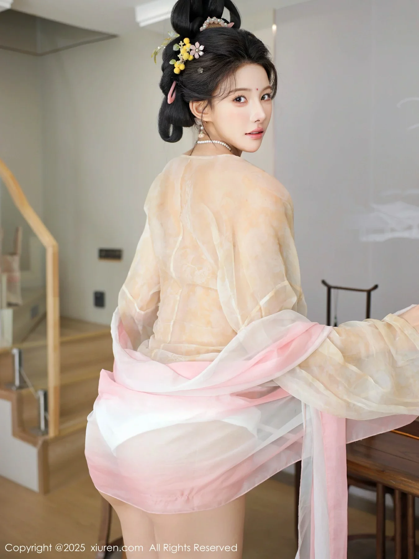 秀人集.com_[XiuRen秀人网]No.10645_模特梨霜儿古典主题性感浅色古装服饰秀丰腴身材迷人美腿写真82P