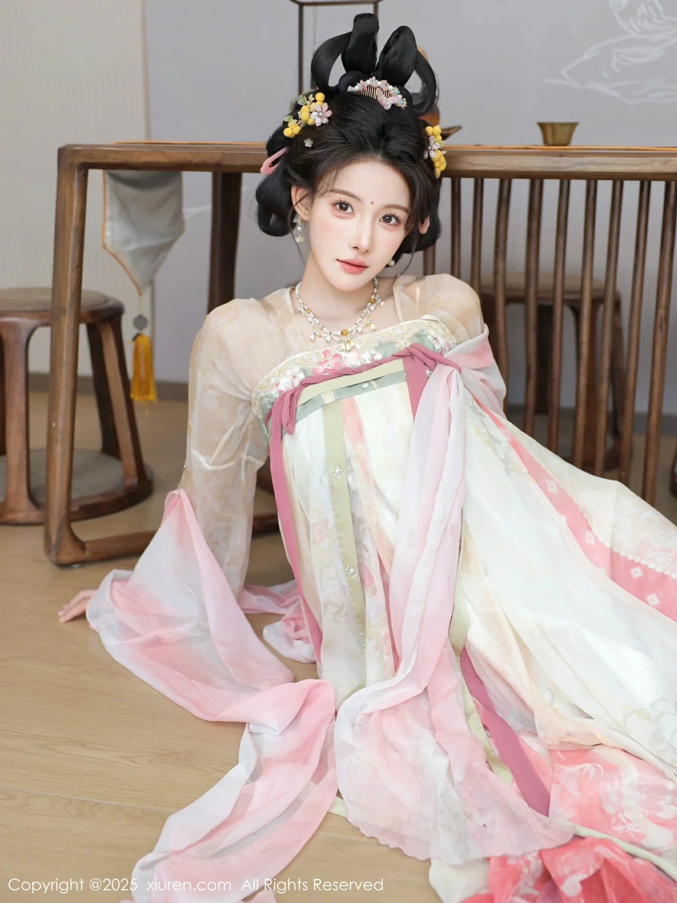 秀人集.com_[XiuRen秀人网]No.10645_模特梨霜儿古典主题性感浅色古装服饰秀丰腴身材迷人美腿写真82P