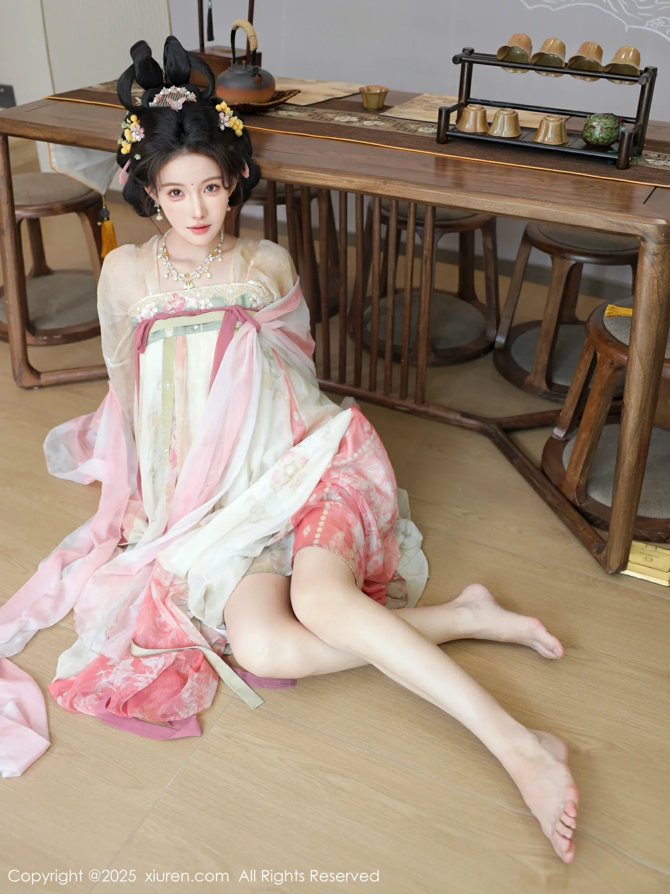 秀人集.com_[XiuRen秀人网]No.10645_模特梨霜儿古典主题性感浅色古装服饰秀丰腴身材迷人美腿写真82P