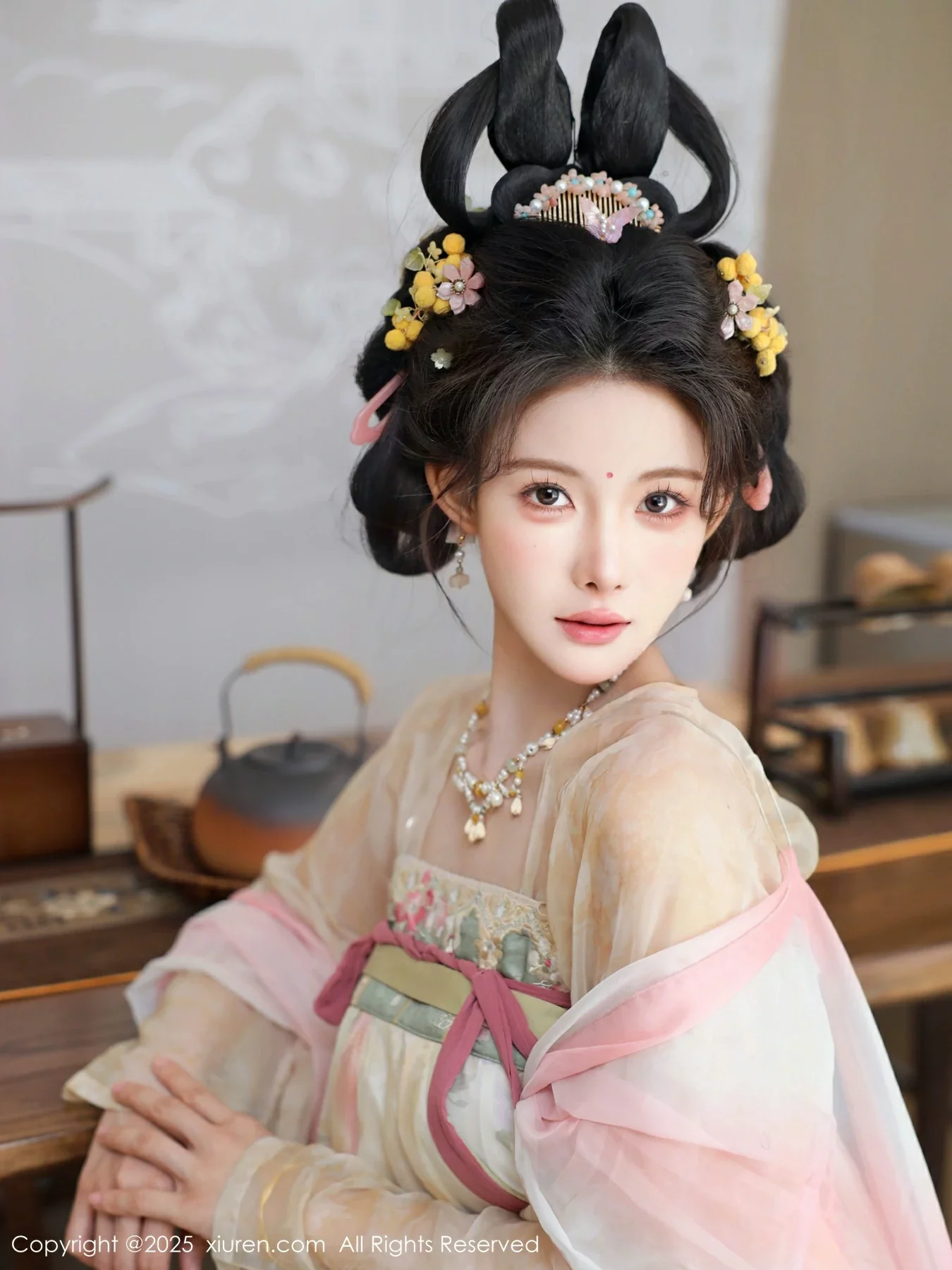 秀人集.com_[XiuRen秀人网]No.10645_模特梨霜儿古典主题性感浅色古装服饰秀丰腴身材迷人美腿写真82P