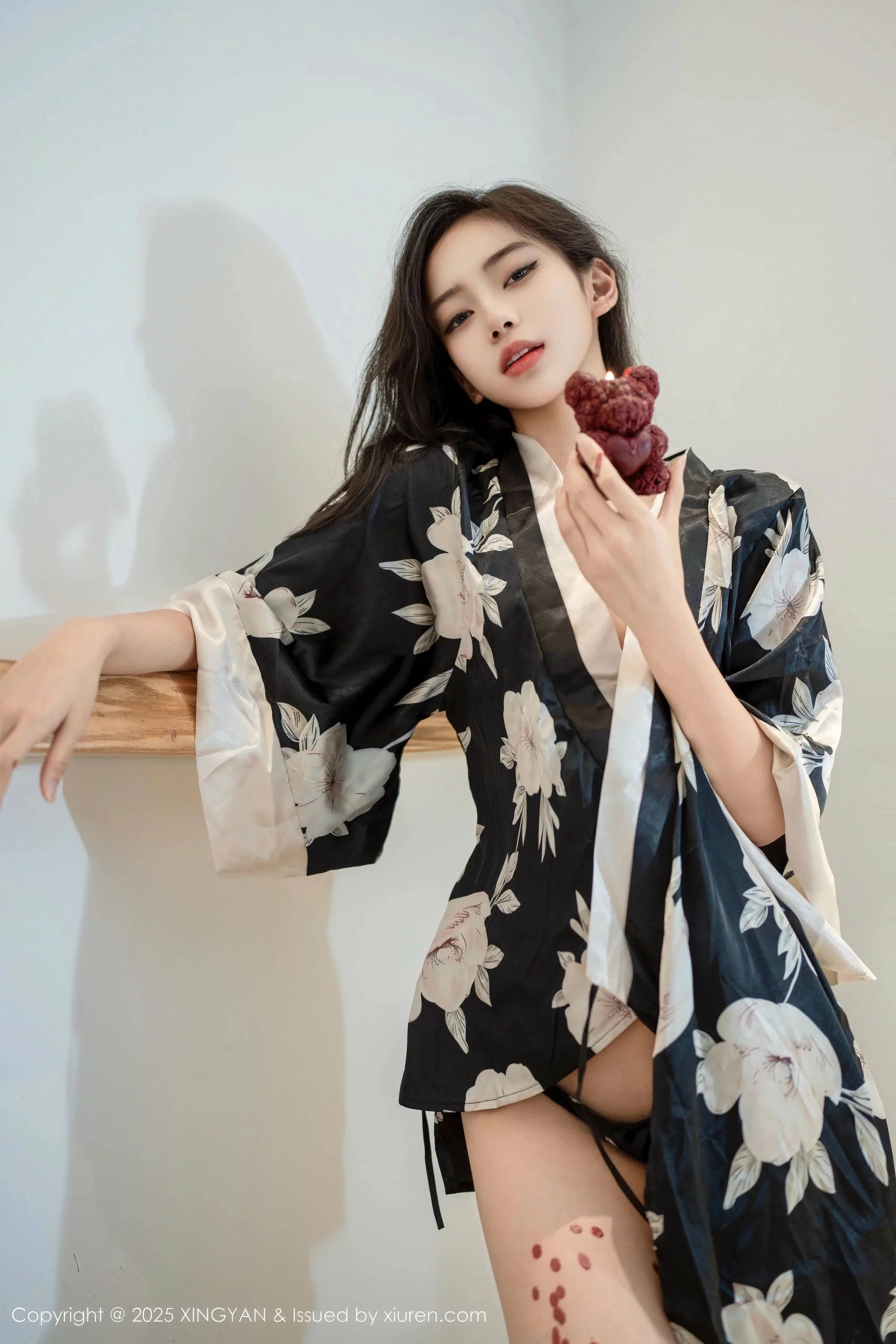 秀人集.com_[XINGYAN星颜社]VOL.383_模特时安安性感黑白色连衣短裙半脱秀翘臀美腿迷人诱惑写真71P