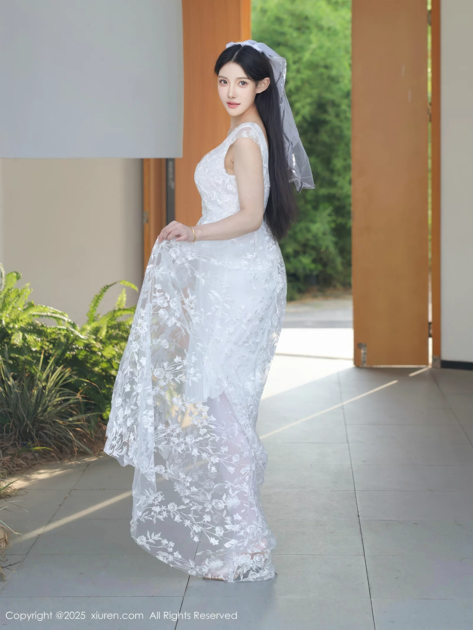 秀人集.com_[XiuRen秀人网]No.10661_模特梨霜儿性感低胸白色婚纱配白色丝袜秀丰腴身材完美诱惑写真82P