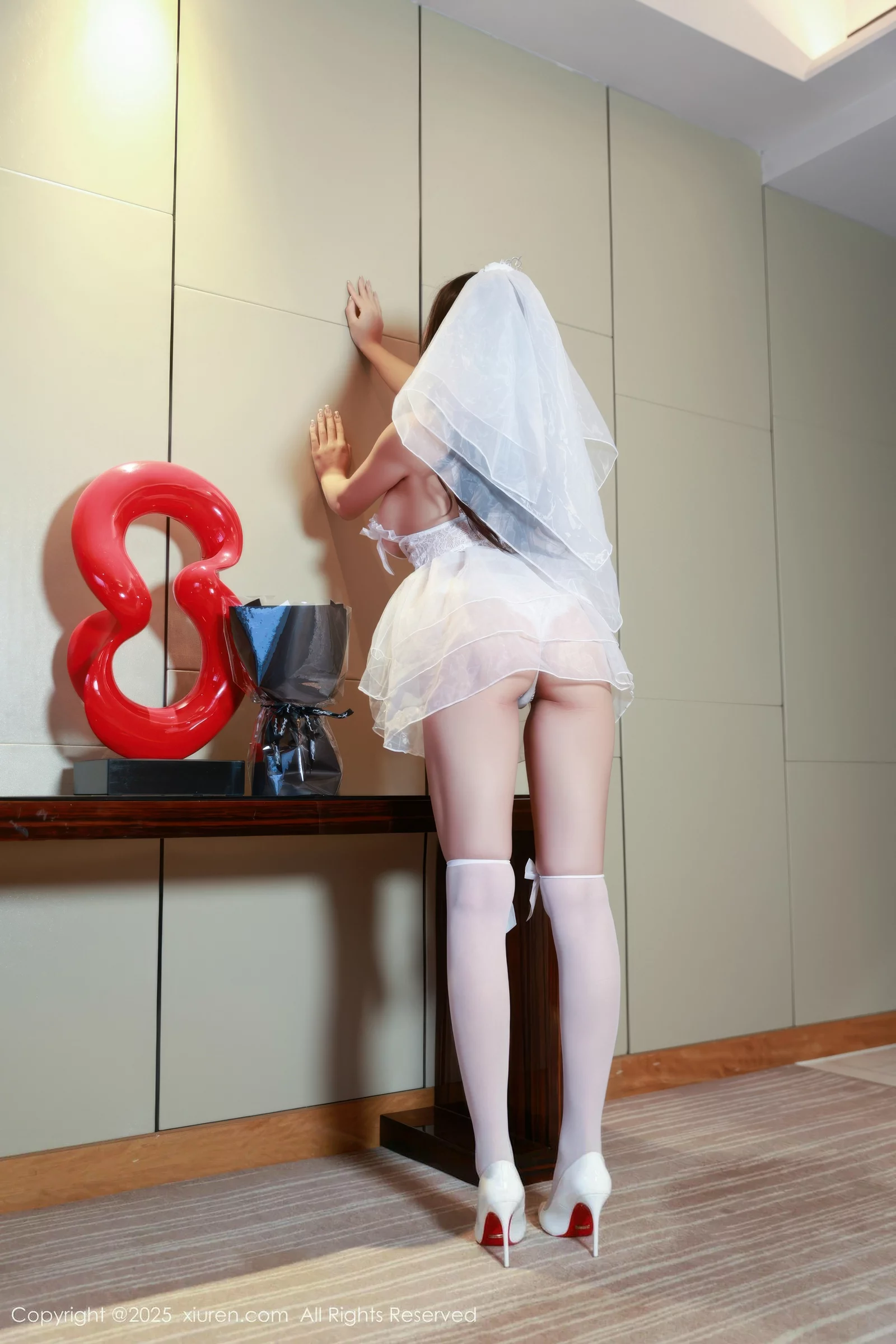 秀人集.com_[XiuRen秀人网]No.10659_模特冬安性感白色薄透婚纱配白色丝袜秀丰满身材惹火诱惑写真50P