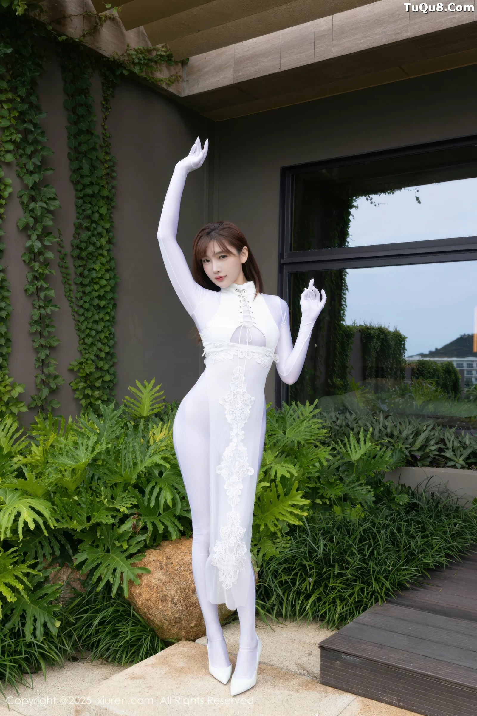 秀人集.com_[XiuRen秀人网]No.10704_模特陆萱萱性感白色情趣旗袍露白色连体衣秀完美身材诱惑写真80P