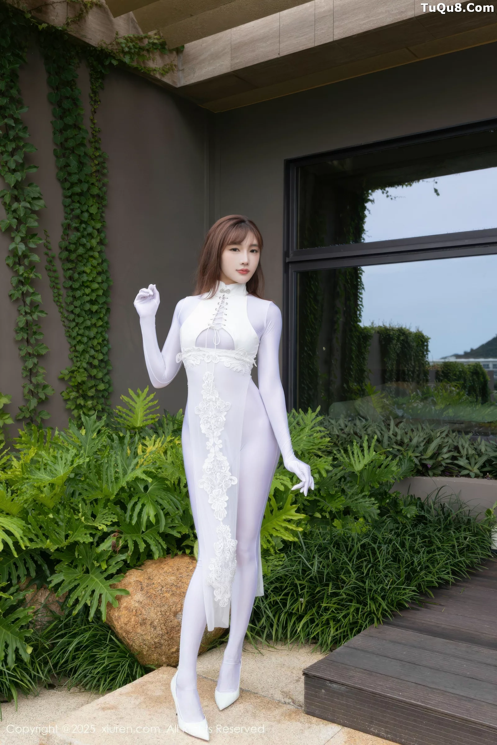 秀人集.com_[XiuRen秀人网]No.10704_模特陆萱萱性感白色情趣旗袍露白色连体衣秀完美身材诱惑写真80P