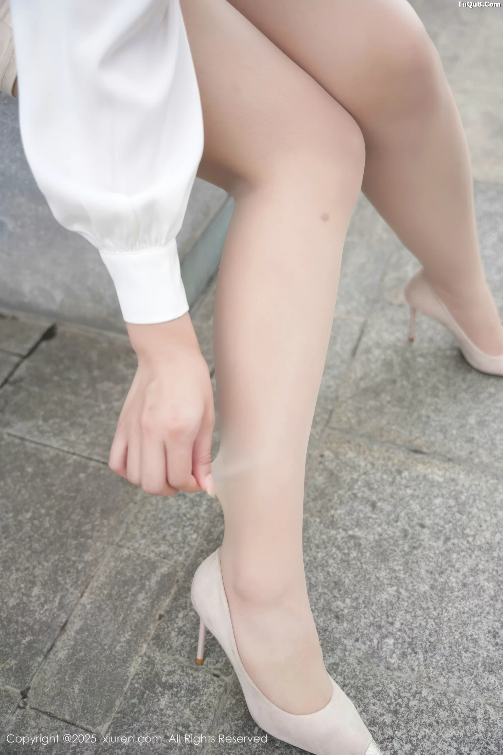 秀人集.com_[XiuRen秀人网]No.10735_模特南乔性感白衬衫配白短裙露超薄肉丝秀白皙皮肤完美诱惑写真66P