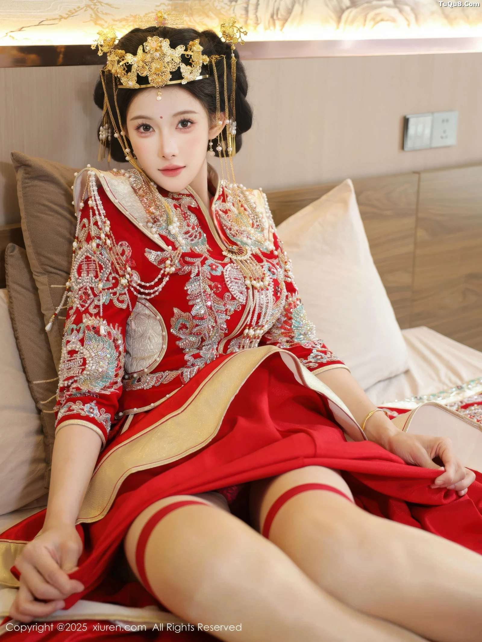 秀人集.com_[XiuRen秀人网]No.10742_模特梨霜儿性感红色新娘服饰配肉色丝袜秀丰腴身材迷人诱惑写真84P