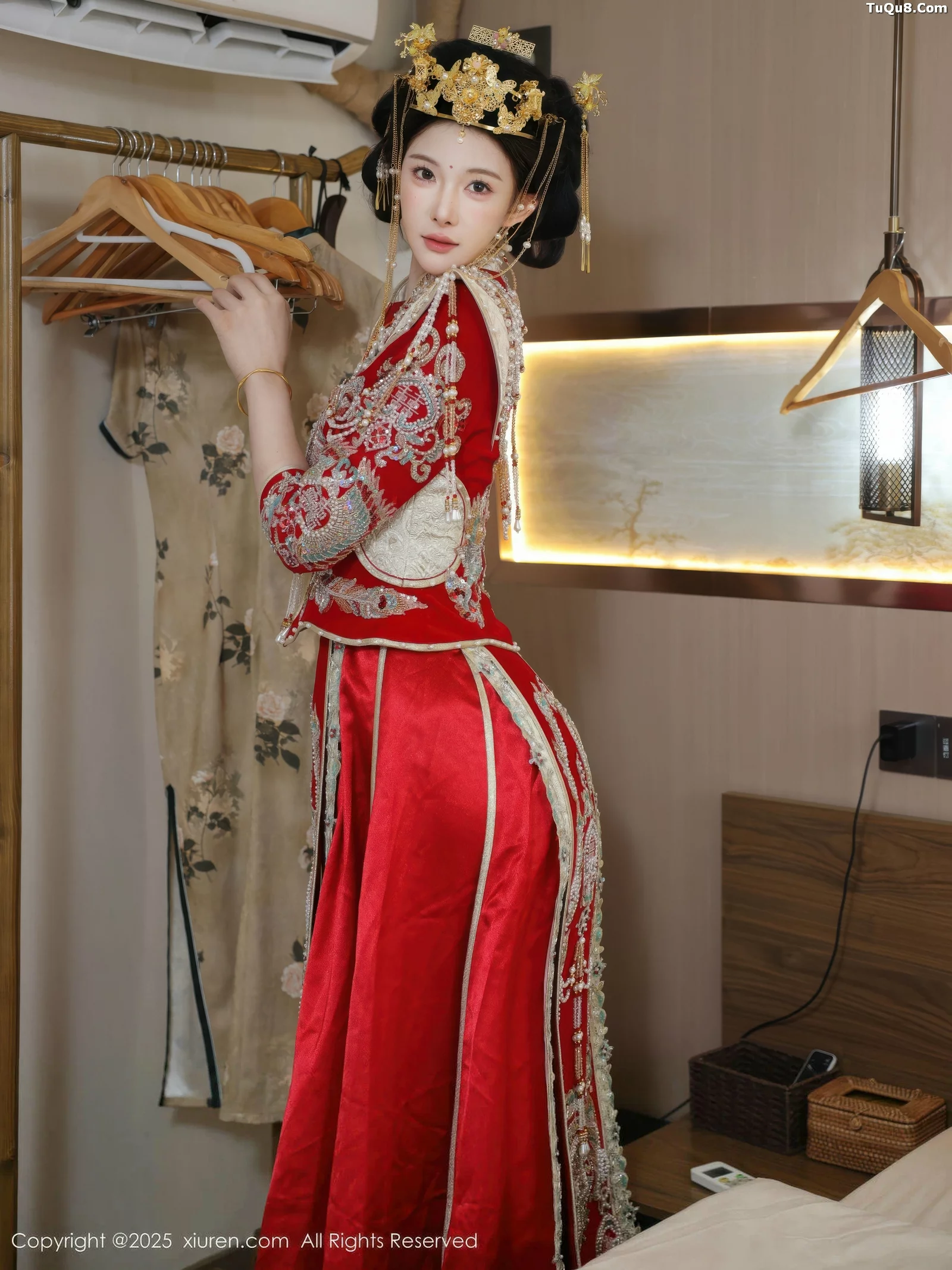 秀人集.com_[XiuRen秀人网]No.10742_模特梨霜儿性感红色新娘服饰配肉色丝袜秀丰腴身材迷人诱惑写真84P