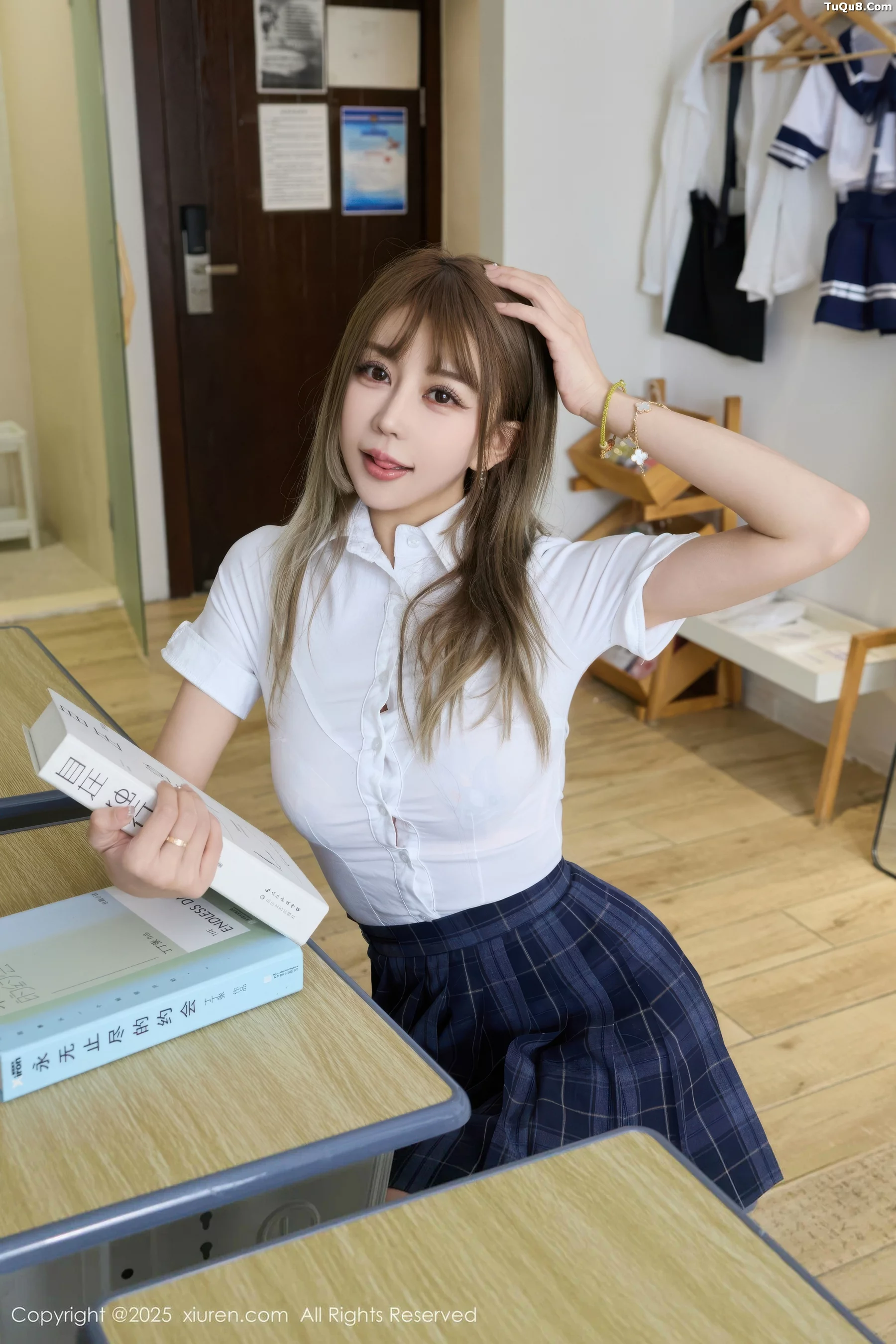 秀人集.com_[XiuRen秀人网]No.10750_模特Zoe柚柚教室场景性感JK服装配超薄肉丝秀凹凸身材诱惑写真70P