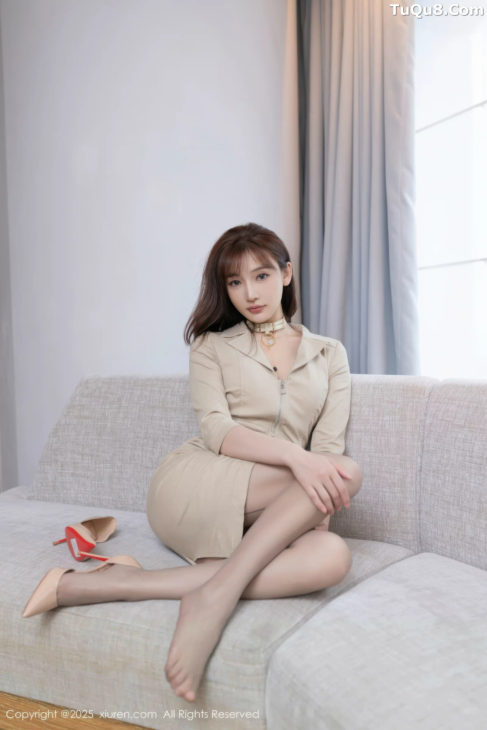 秀人集.com_[XiuRen秀人网]No.10677_模特陆萱萱性感浅色连体裙配黑色丝袜秀柔美身姿迷人诱惑写真73P