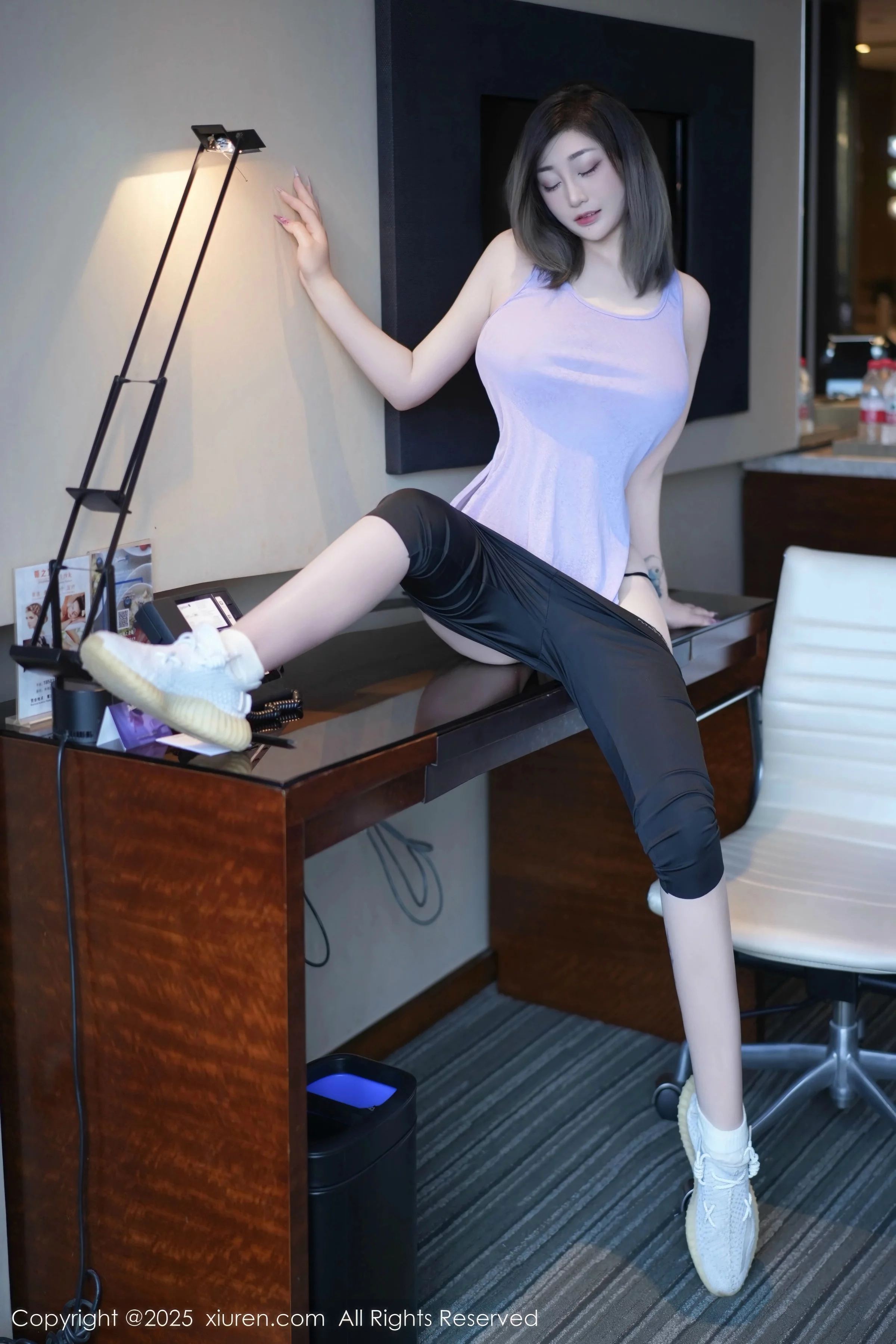 秀人集.com_[XiuRen秀人网]No.10682_女神妲己_Toxic性感紫灰色上衣配黑色短裤秀丰满身材诱惑写真52P