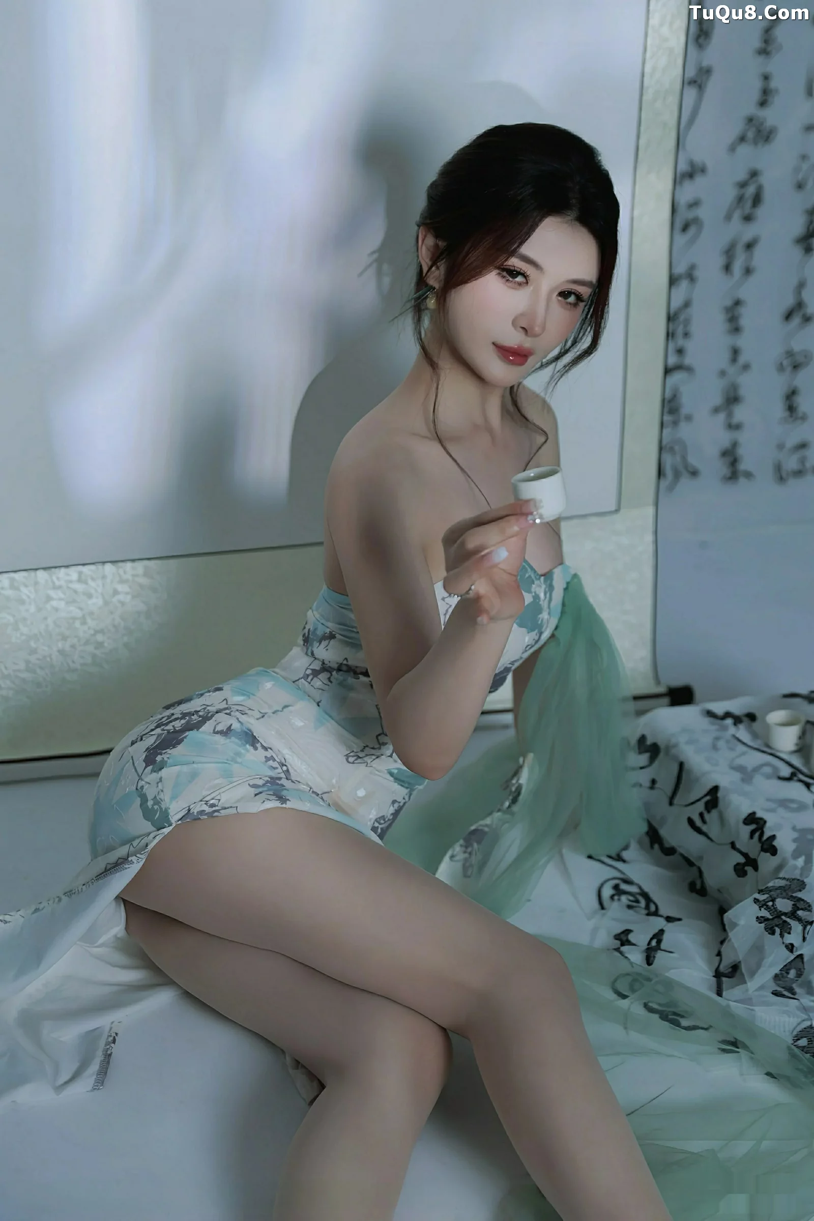 秀人集.com_[XiuRen秀人网]No.10694_模特阿依莎性感浅色古风服饰配超薄肉色秀高挑曼妙身材诱惑写真82P