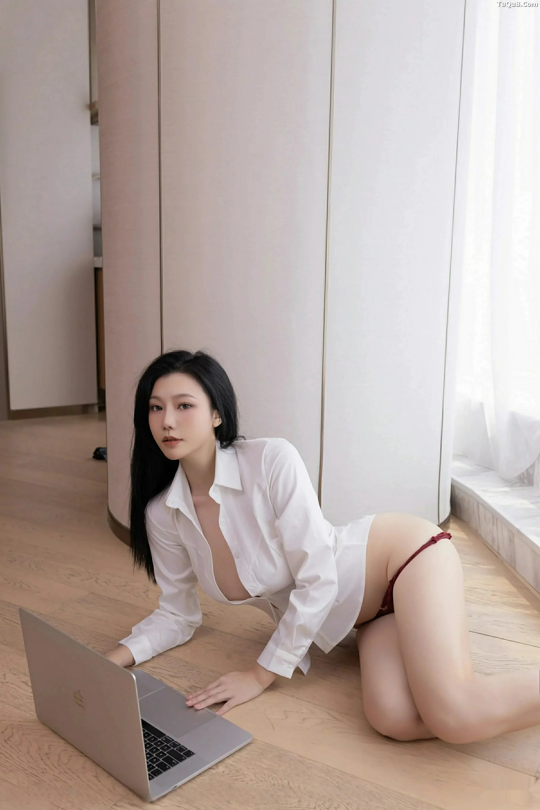 秀人集.com_[XiuRen秀人网]No.10797_模特安然anran性感白衬衫配红短裙露黑丝吊袜秀曼妙身姿诱惑写真77P