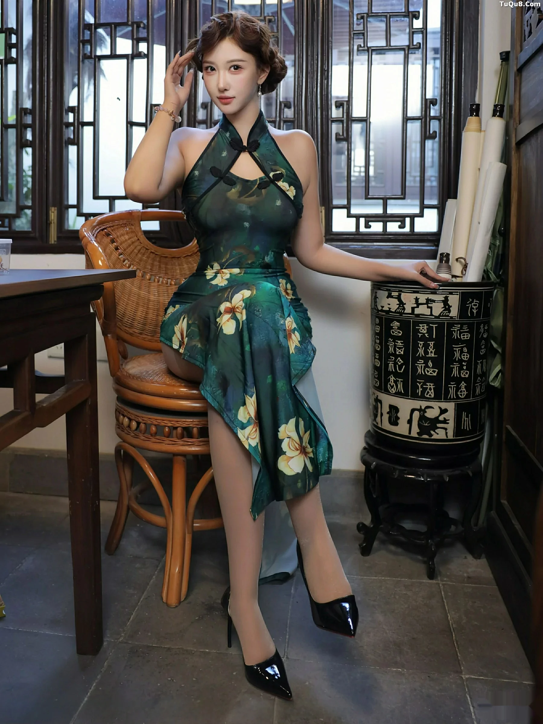 秀人集.com_[XiuRen秀人网]No.10815_模特金允希Yuki性感绿色旗袍配超薄肉丝秀丰腴身材迷人诱惑写真78P