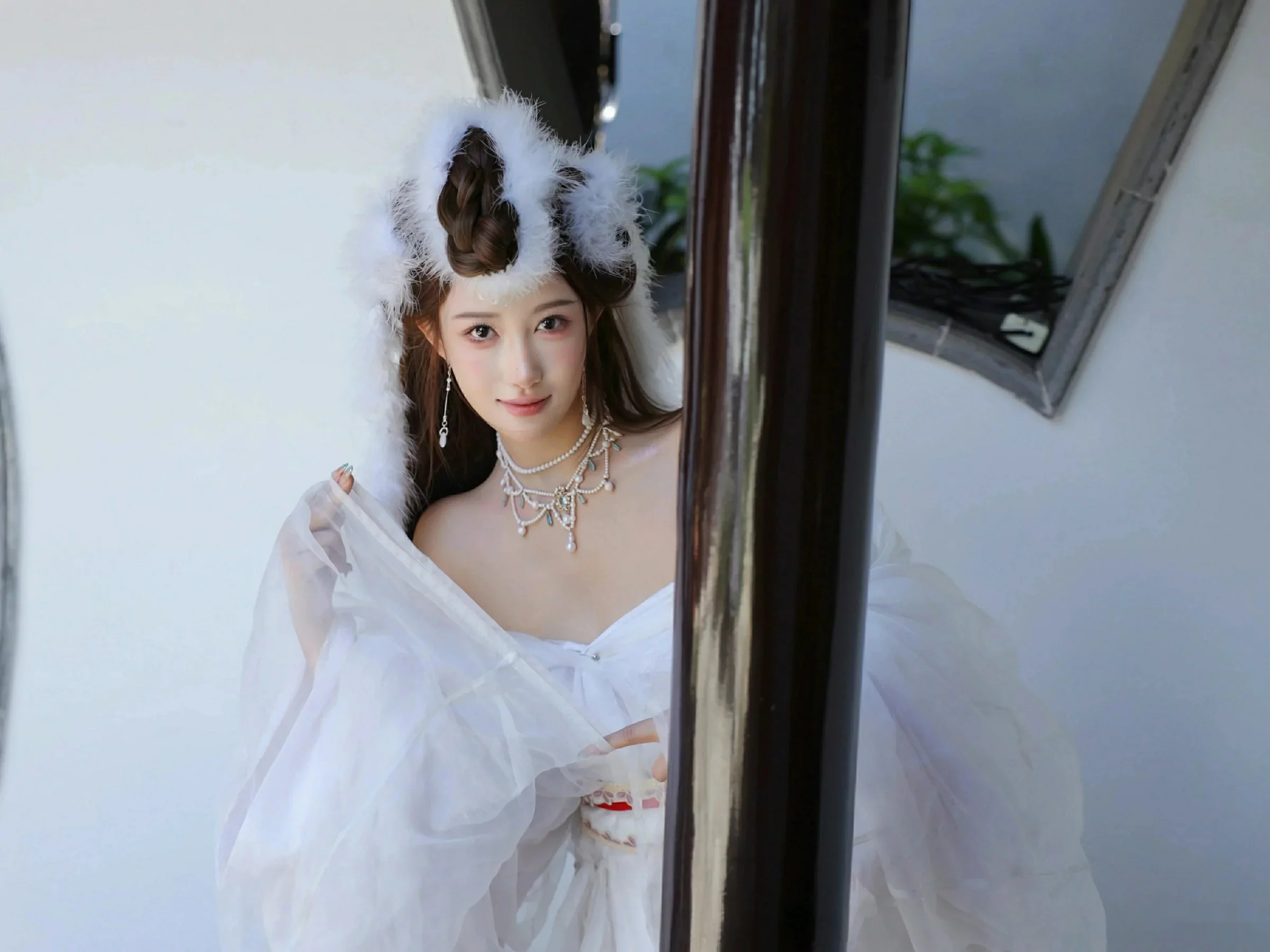 秀人集.com_[XiuRen秀人网]No.10843_模特金允希Yuki性感白色锦毛鼠装扮低胸秀丰腴身材完美诱惑写真78P