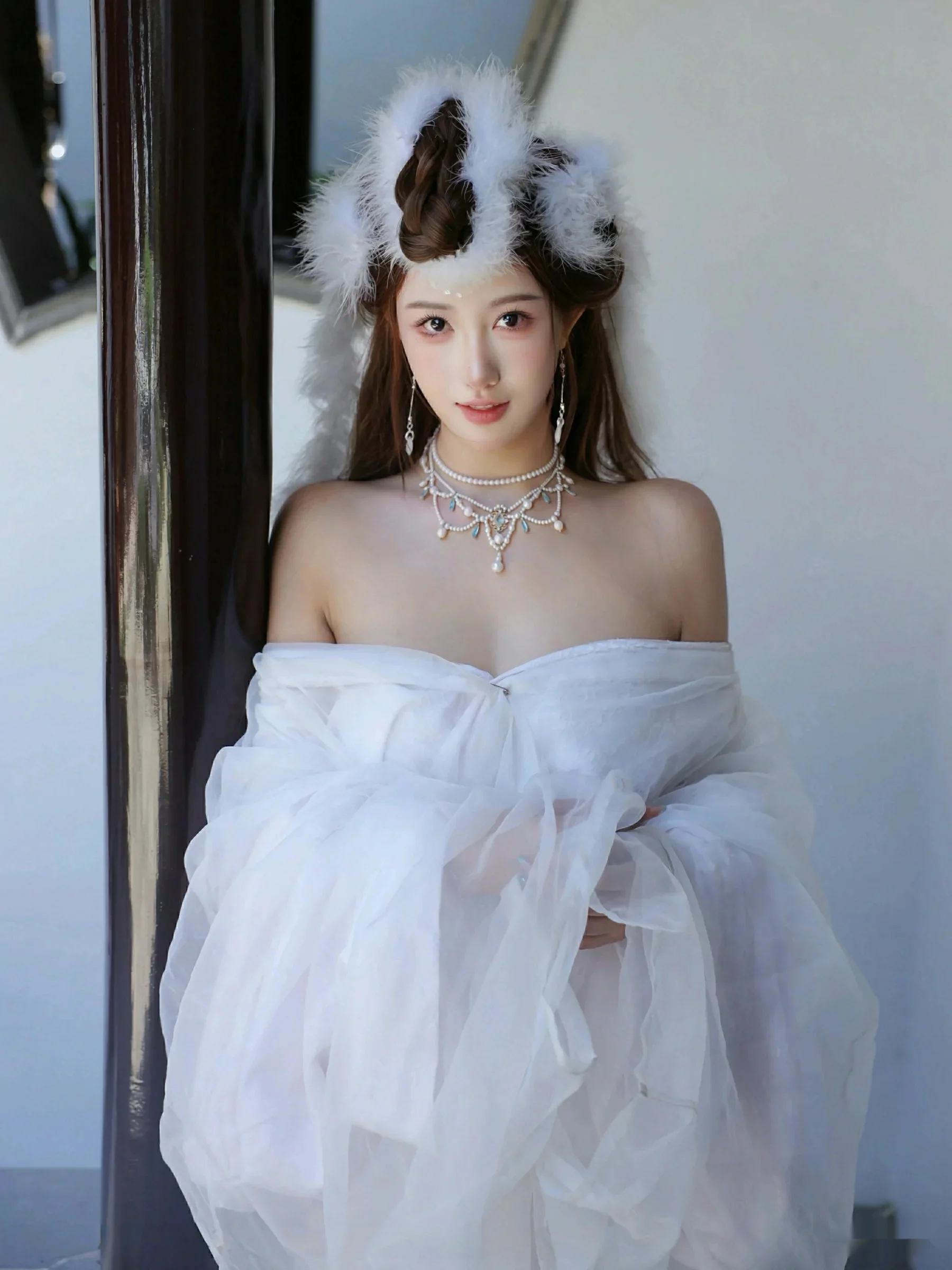 秀人集.com_[XiuRen秀人网]No.10843_模特金允希Yuki性感白色锦毛鼠装扮低胸秀丰腴身材完美诱惑写真78P