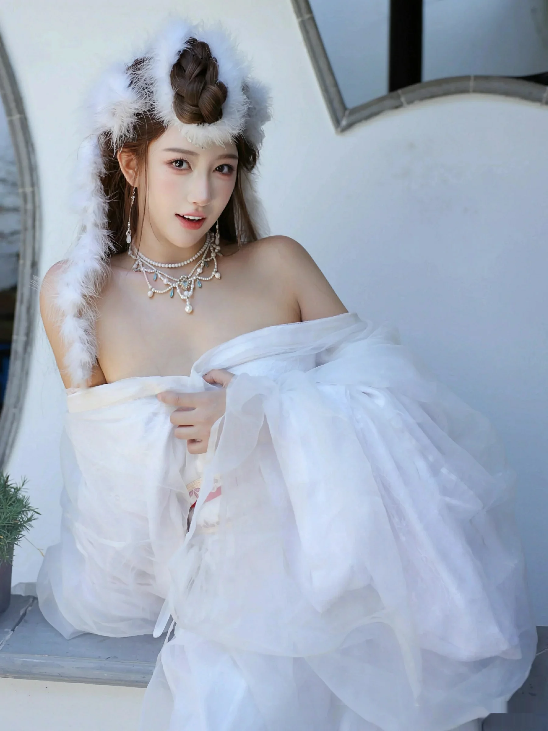 秀人集.com_[XiuRen秀人网]No.10843_模特金允希Yuki性感白色锦毛鼠装扮低胸秀丰腴身材完美诱惑写真78P