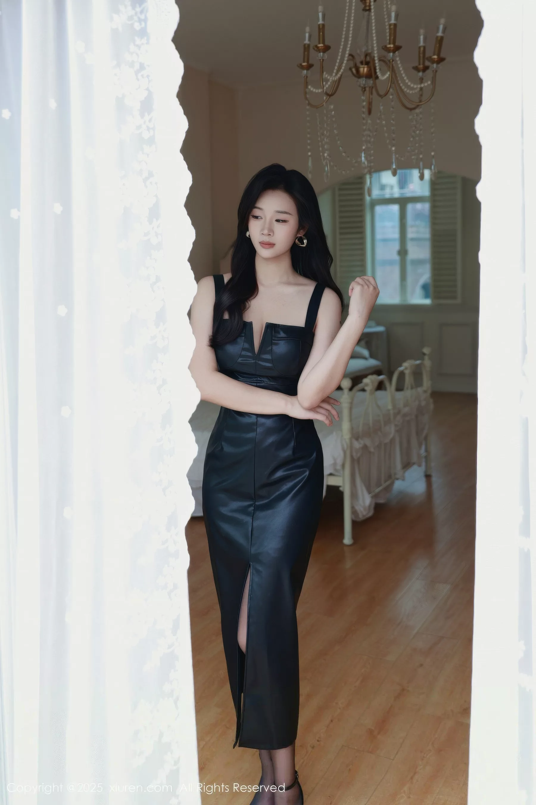 秀人集.com_[XiuRen秀人网]No.10885_模特南乔性感黑色皮裙露黑色内衣配黑丝裤袜秀白嫩肌肤诱惑写真72P