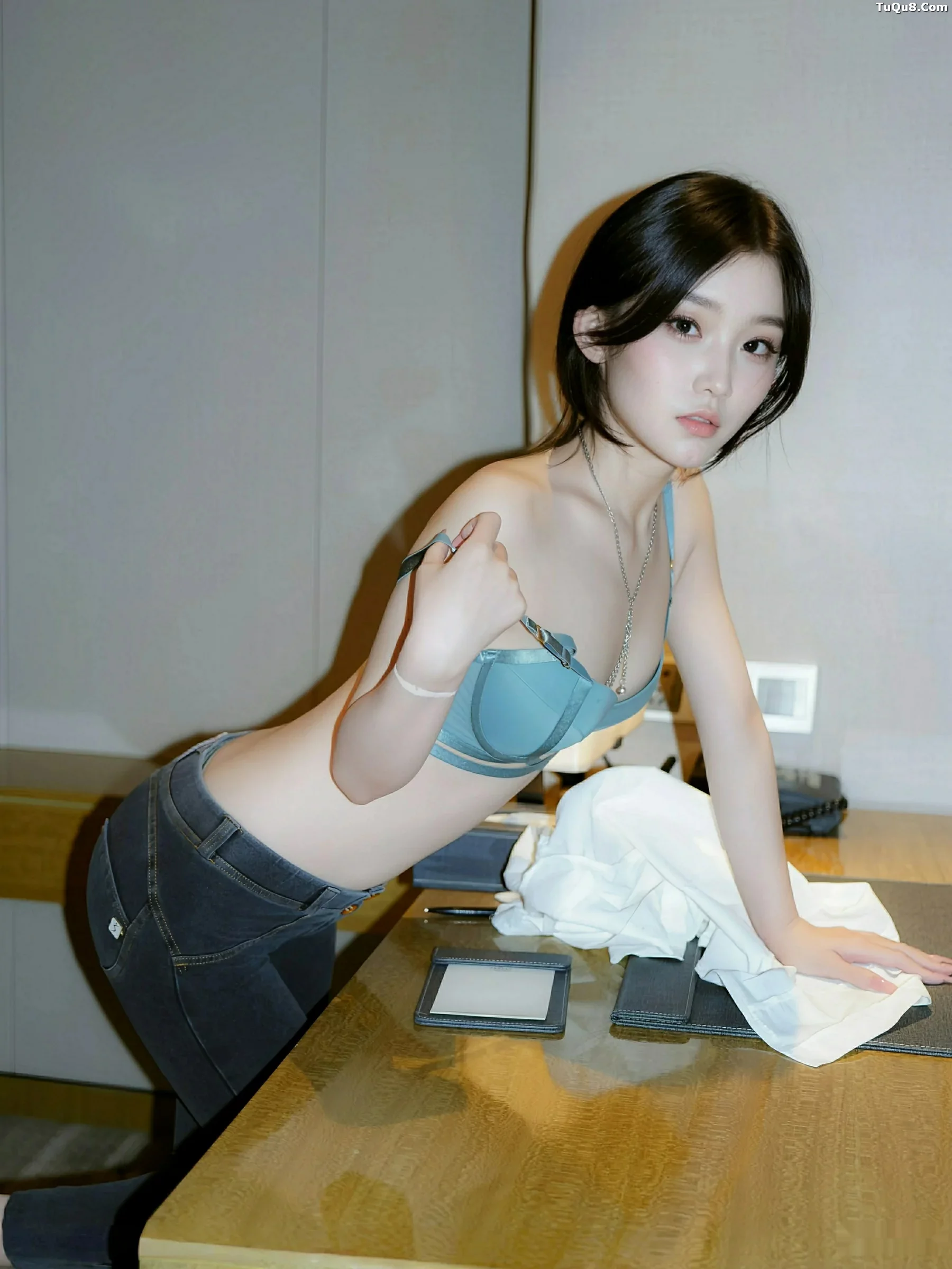 秀人集.com_[XiuRen秀人网]No.10785_模特汁汁性感白T配牛仔长裤露蓝灰色内衣秀曼妙身姿诱惑写真76P