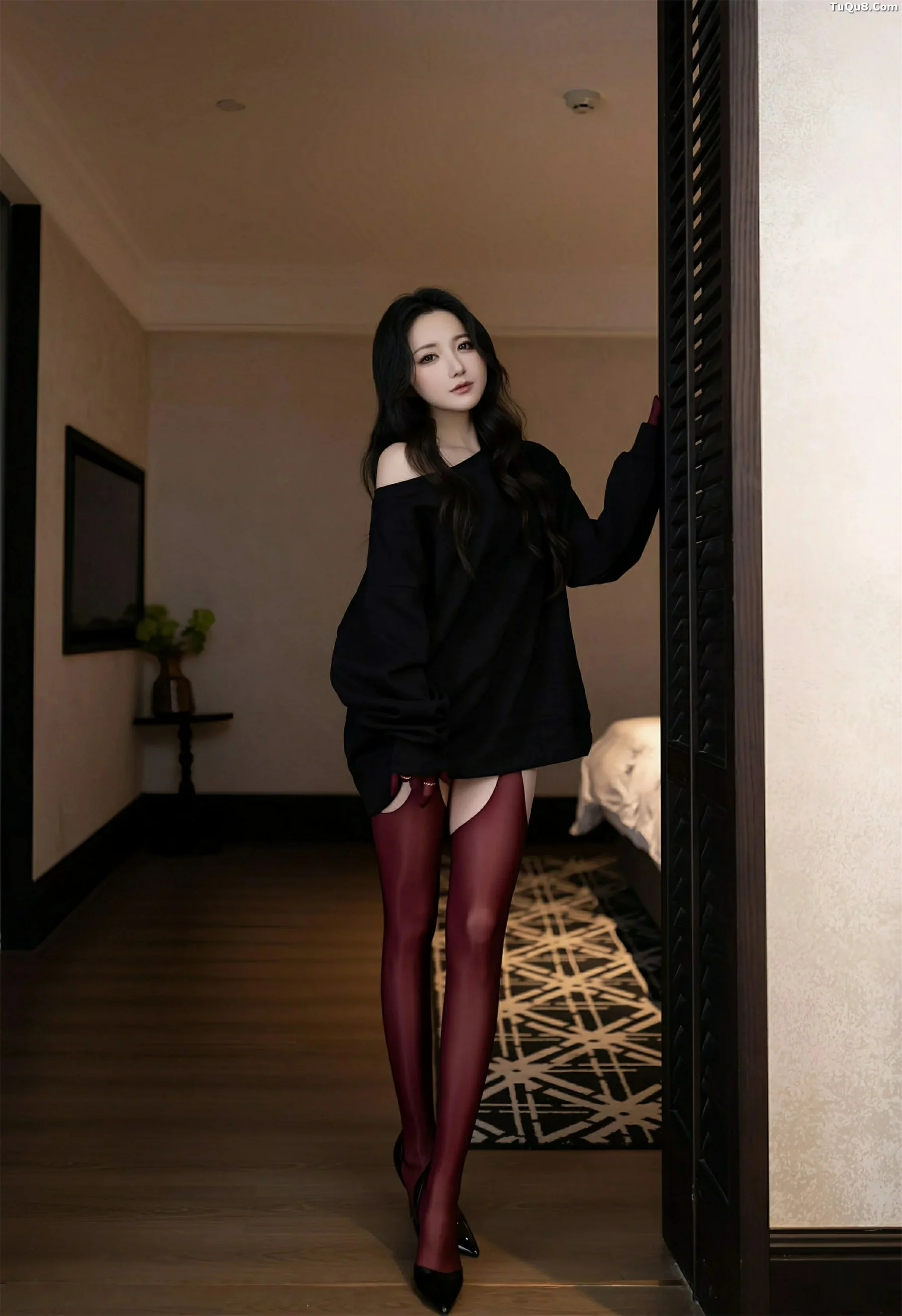 秀人集.com_[XiuRen秀人网]No.10790_模特鱼子酱Fish性感黑色情趣内衣配红丝吊袜秀曼妙身材诱惑写真74P