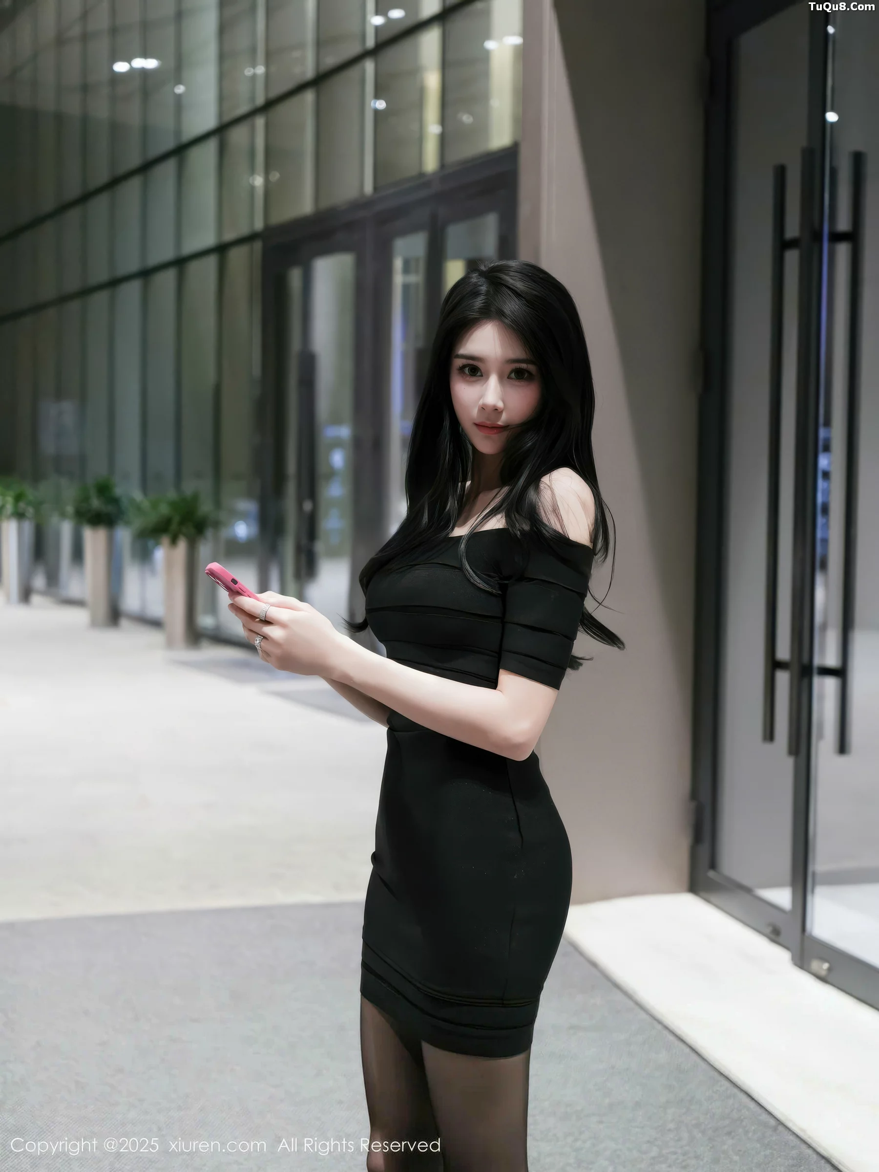 秀人集.com_[XiuRen秀人网]No.10942_新人模特椰汁糯米姬性感黑色连衣短裙配超薄黑丝秀美腿诱惑写真53P