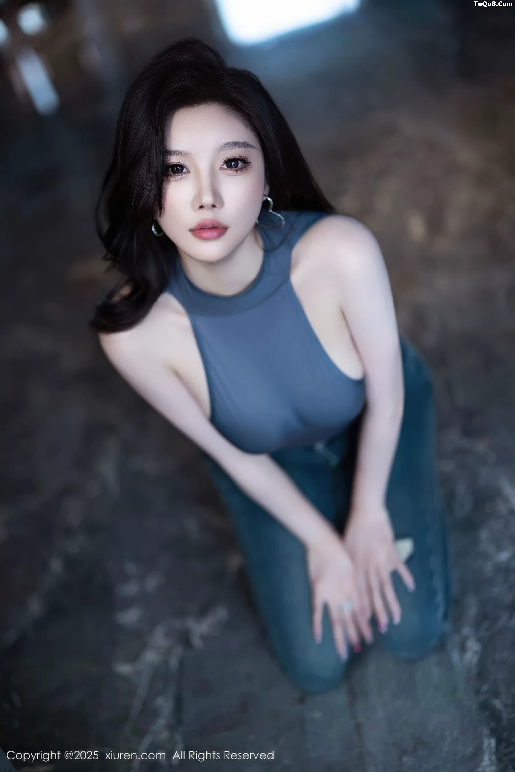 秀人集.com_[XiuRen秀人网]No.10952_女神CHENCHEN.性感灰色服饰配蓝色牛仔裤秀丰腴身材诱惑写真90P