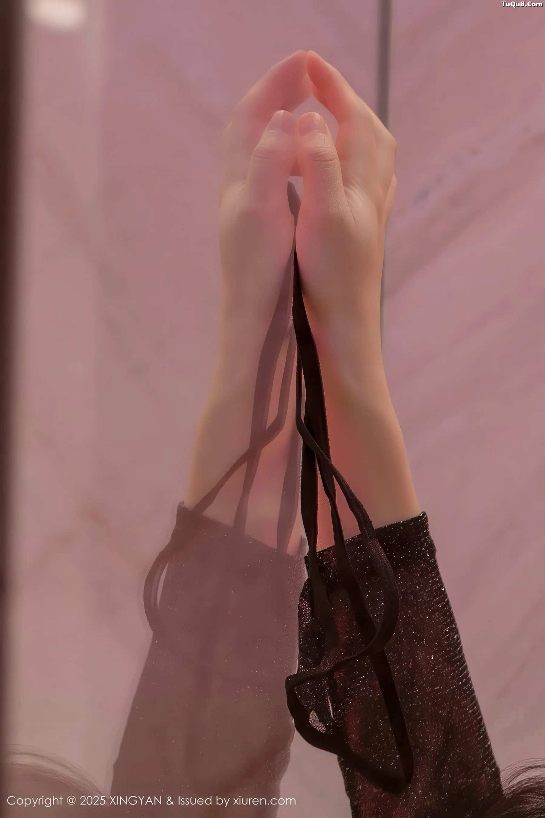 秀人集.com_[XINGYAN星颜社]VOL.424_模特沈南汐RuRu粉色连衣短裙+黑色薄纱服饰秀美腿诱惑写真71P