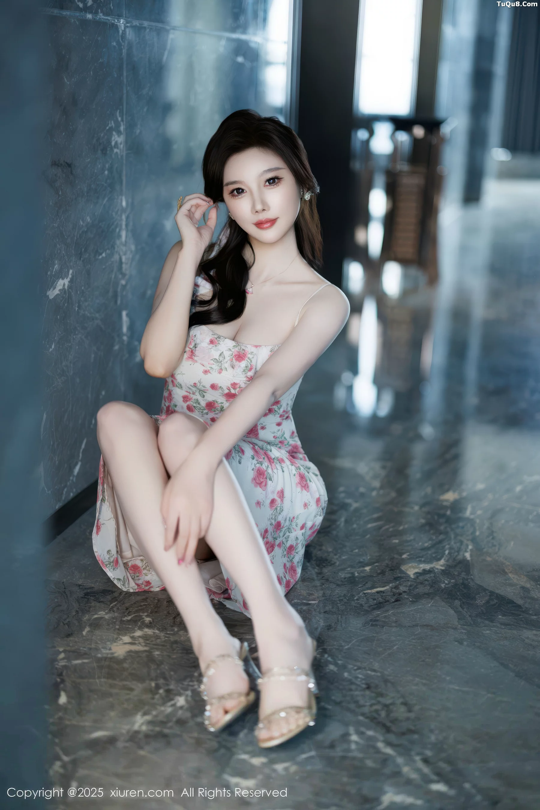 秀人集.com_[XiuRen秀人网]No.10977_女神CHENCHEN.性感碎花裙露白色情趣内衣秀丰腴身材诱惑写真92P