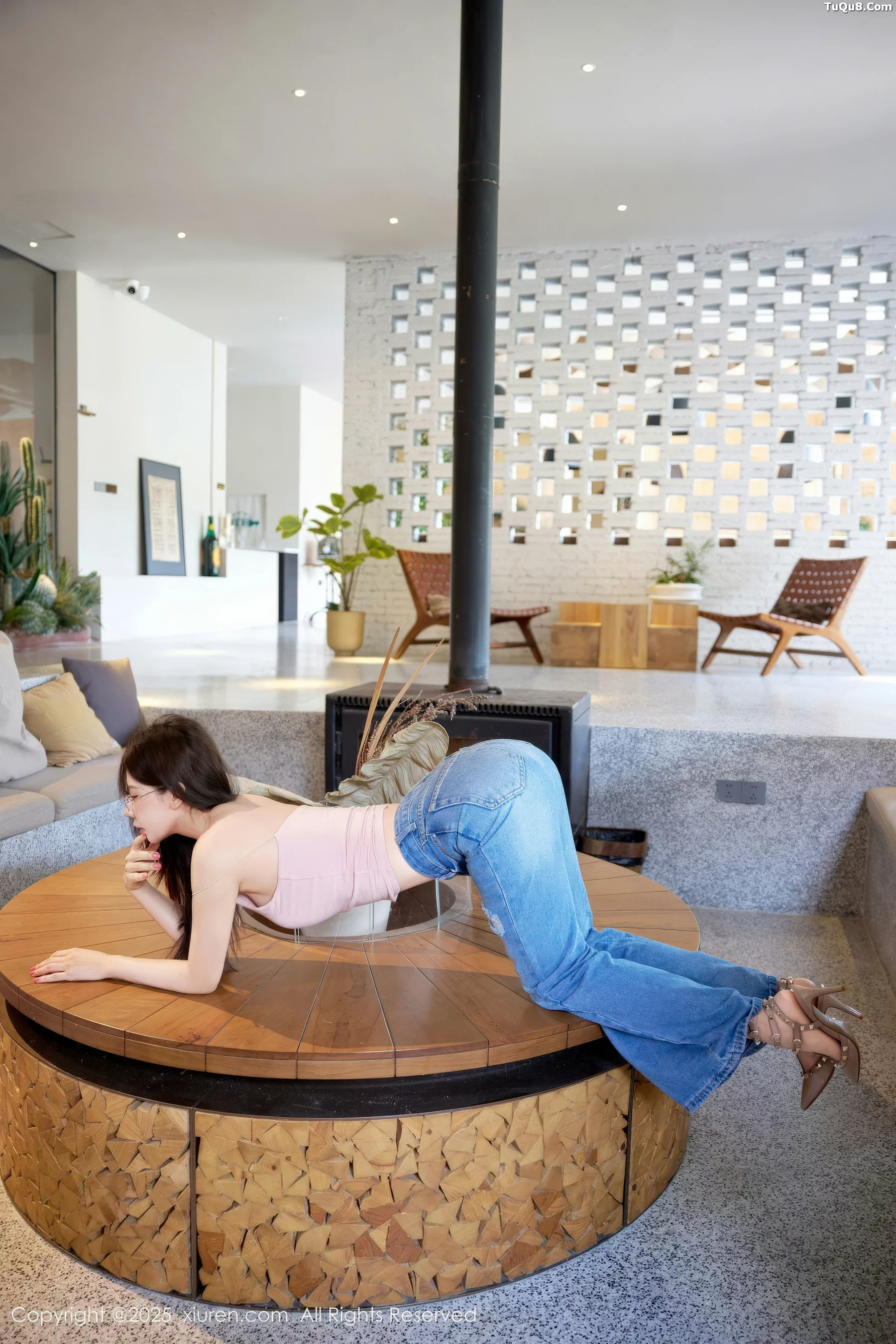 秀人集.com_[XiuRen秀人网]No.10983_模特尹甜甜sunny性感粉色上衣配蓝色牛仔裤秀完美身材诱惑写真83P