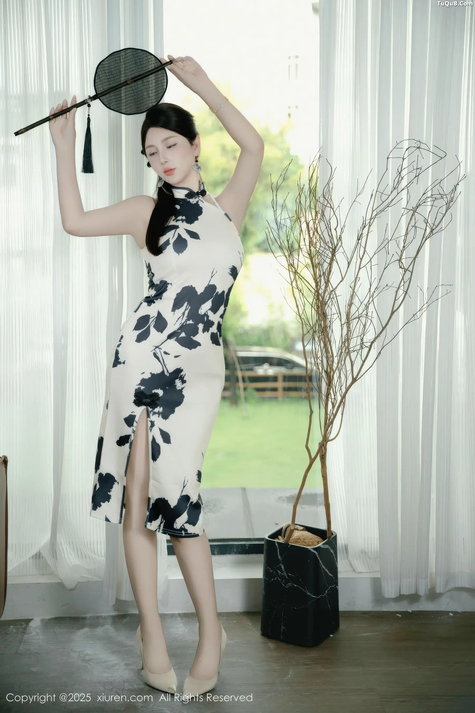 秀人集.com_[XiuRen秀人网]No.10989_模特小蛮妖Yummy性感白色旗袍露白色内衣秀完美身材诱惑写真70P