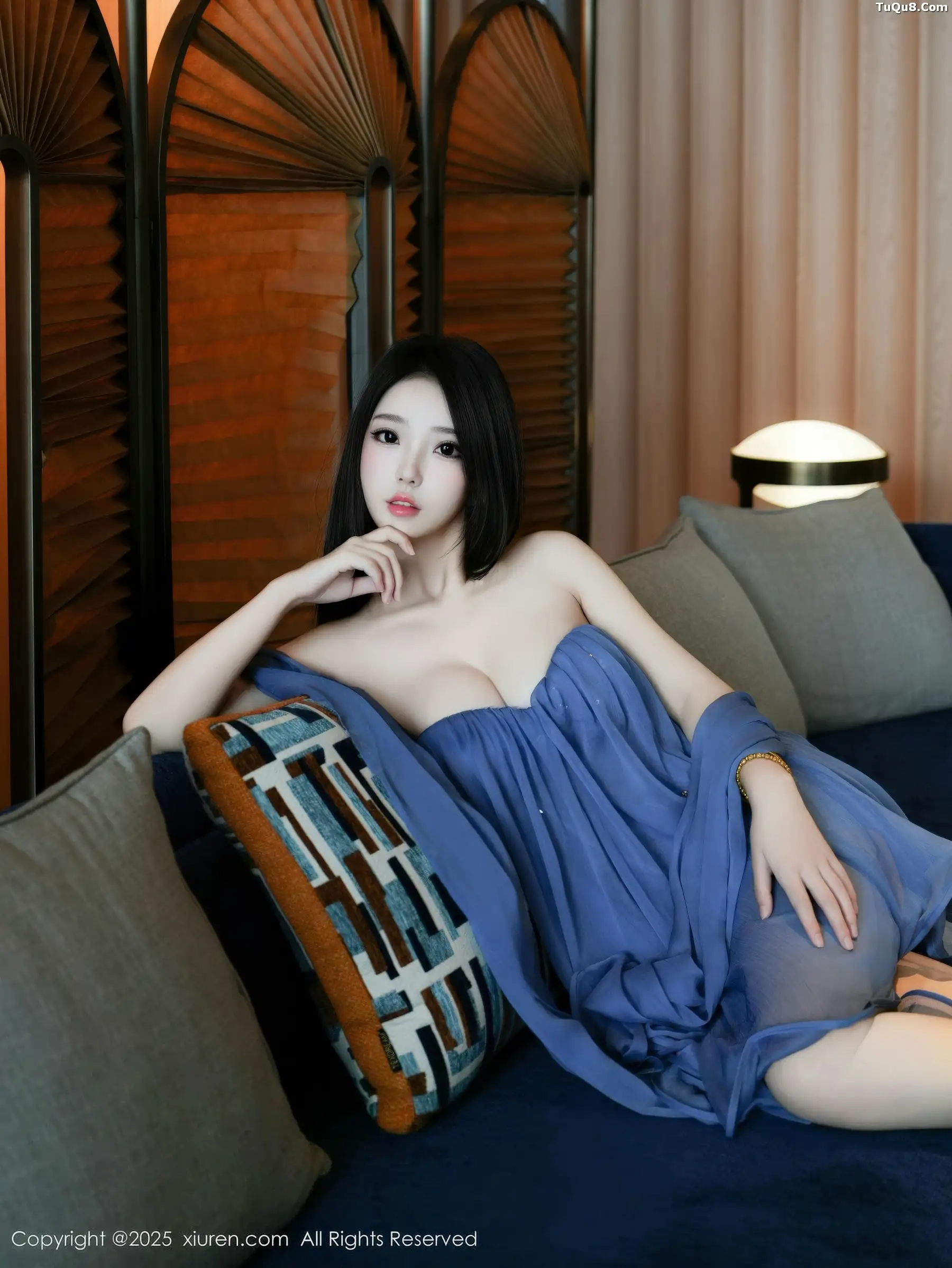 秀人集.com_[XiuRen秀人网]No.10988_模特烧烧小桃蓝色连衣短裙+白色碎花连衣裙秀曼妙身材诱惑写真52P