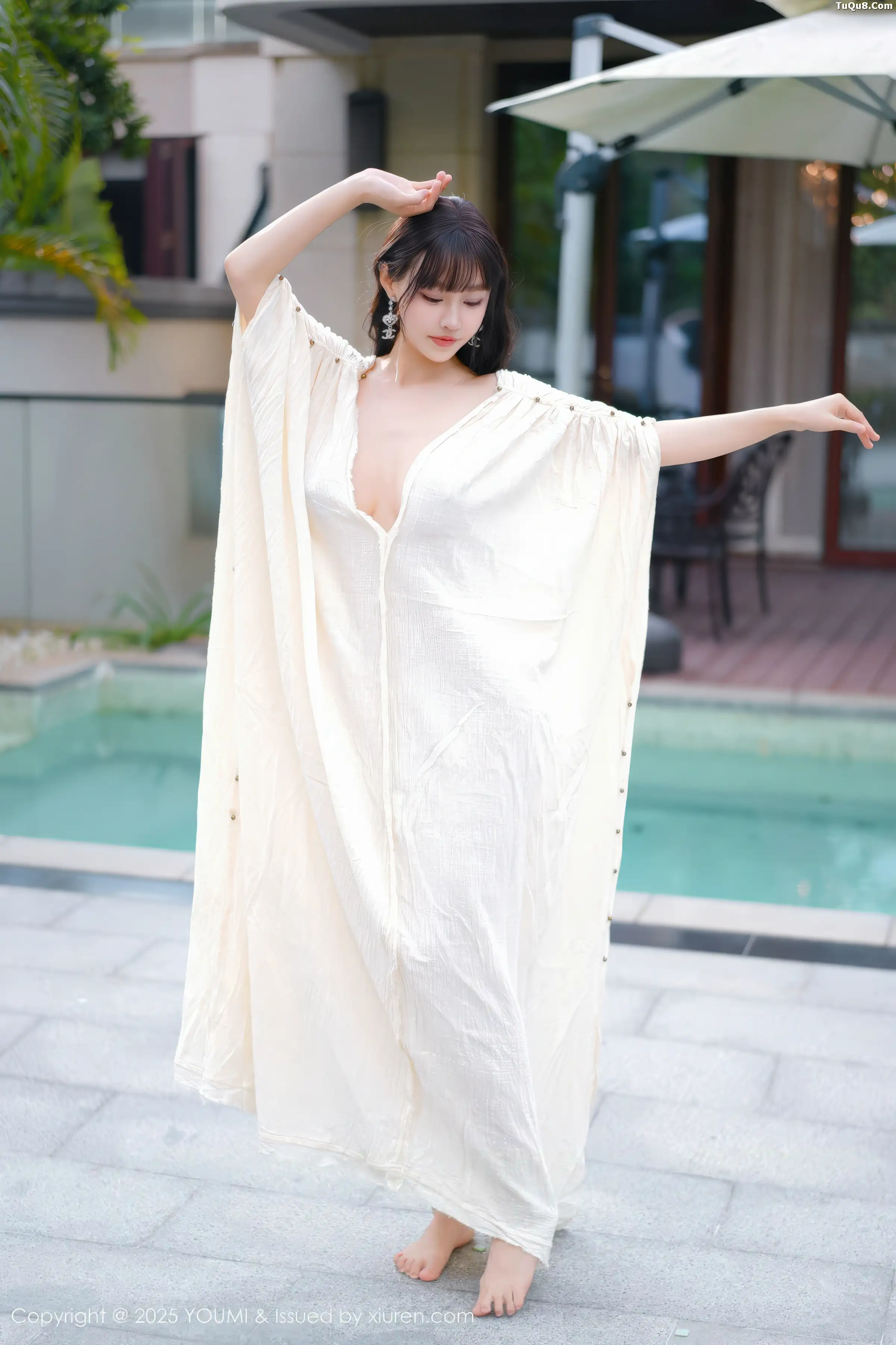 秀人集.com_[YouMi尤蜜荟]Vol.1185_女神朱可儿Flora户外泳池性感浅色浴袍秀雪峰美臀撩人诱惑写真85P