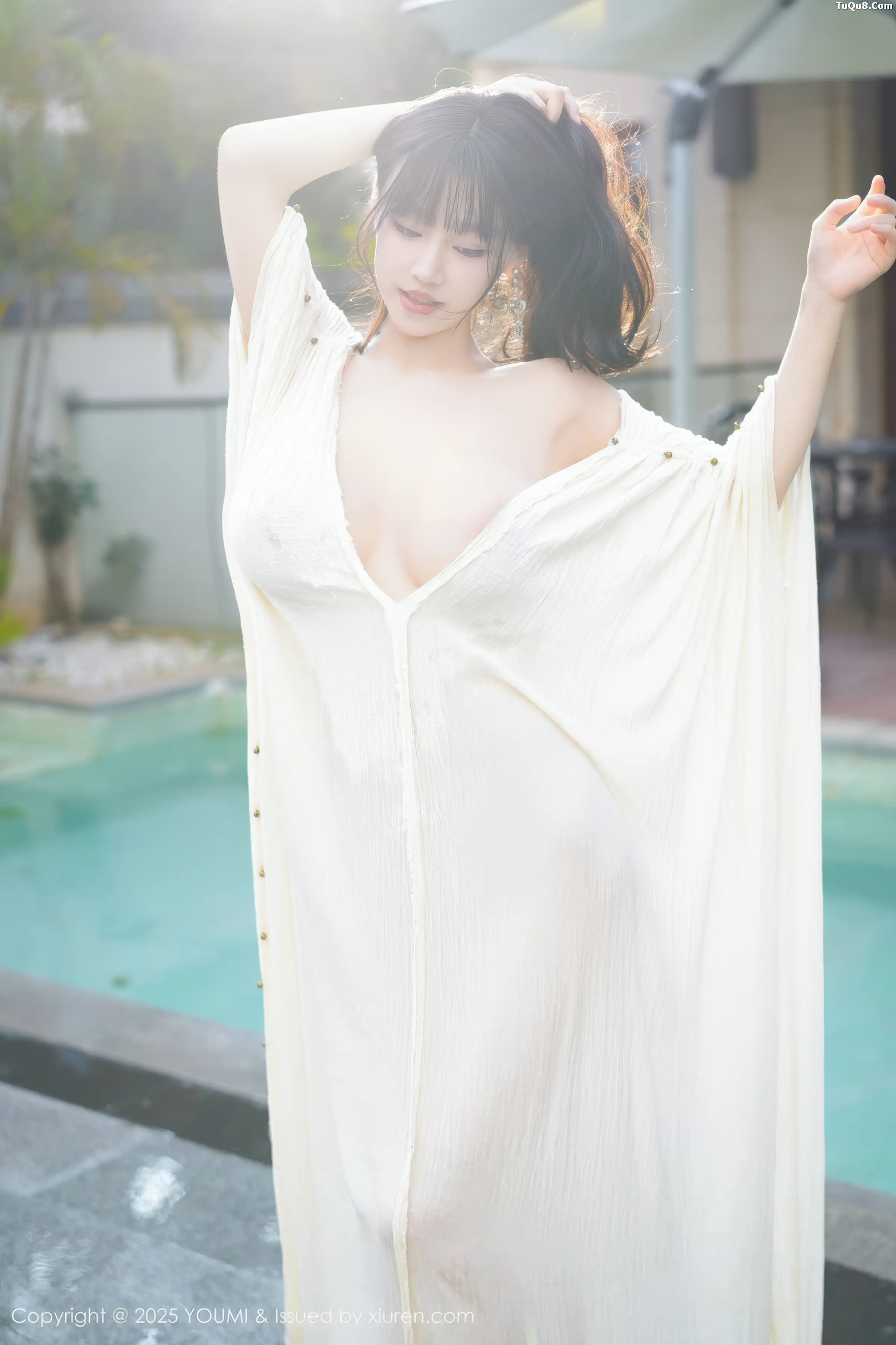秀人集.com_[YouMi尤蜜荟]Vol.1185_女神朱可儿Flora户外泳池性感浅色浴袍秀雪峰美臀撩人诱惑写真85P