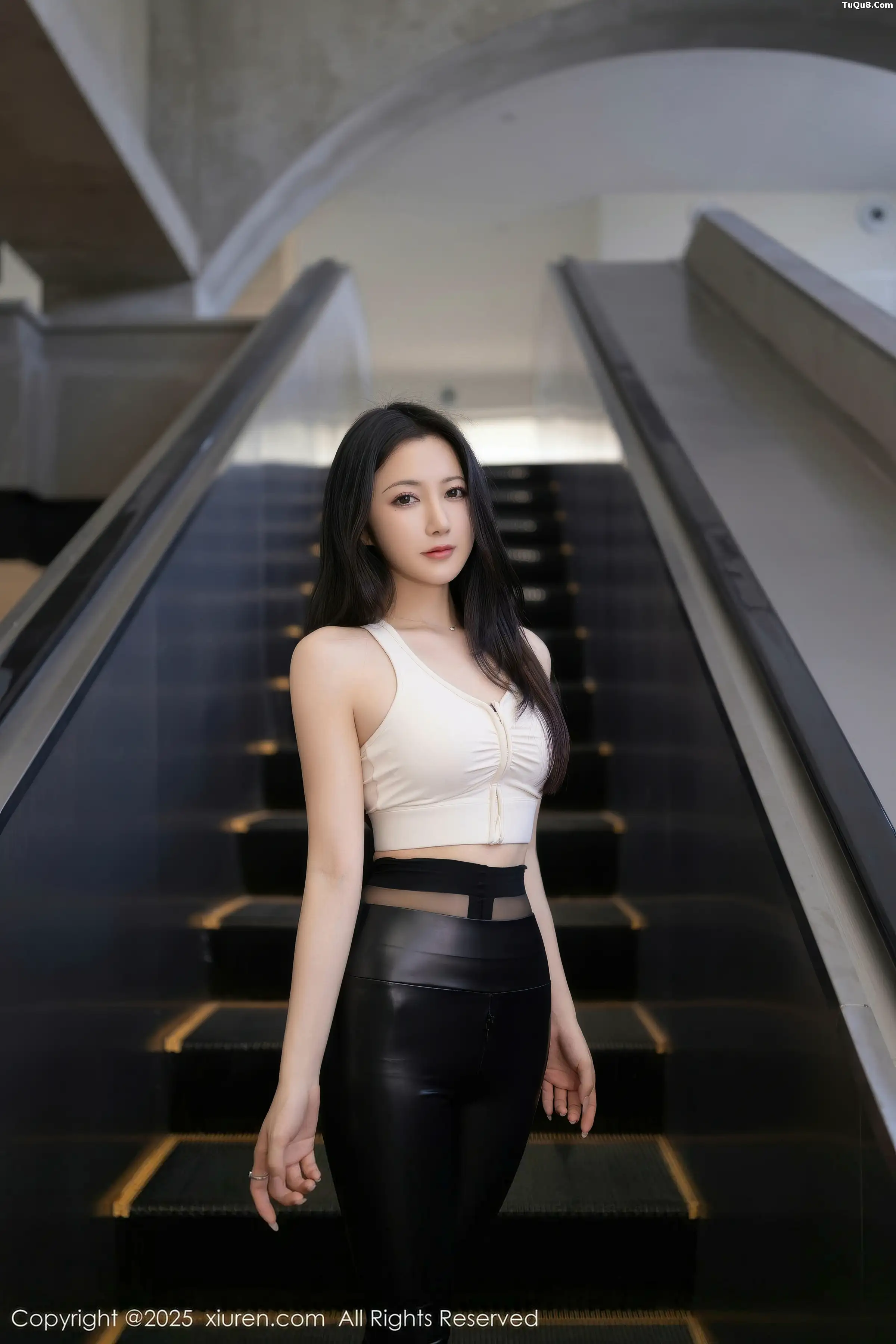 秀人集.com_[XiuRen秀人网]No.11021_模特鱼子酱Fish性感白色上衣配黑皮长裤秀曼妙身姿撩人诱惑写真75P